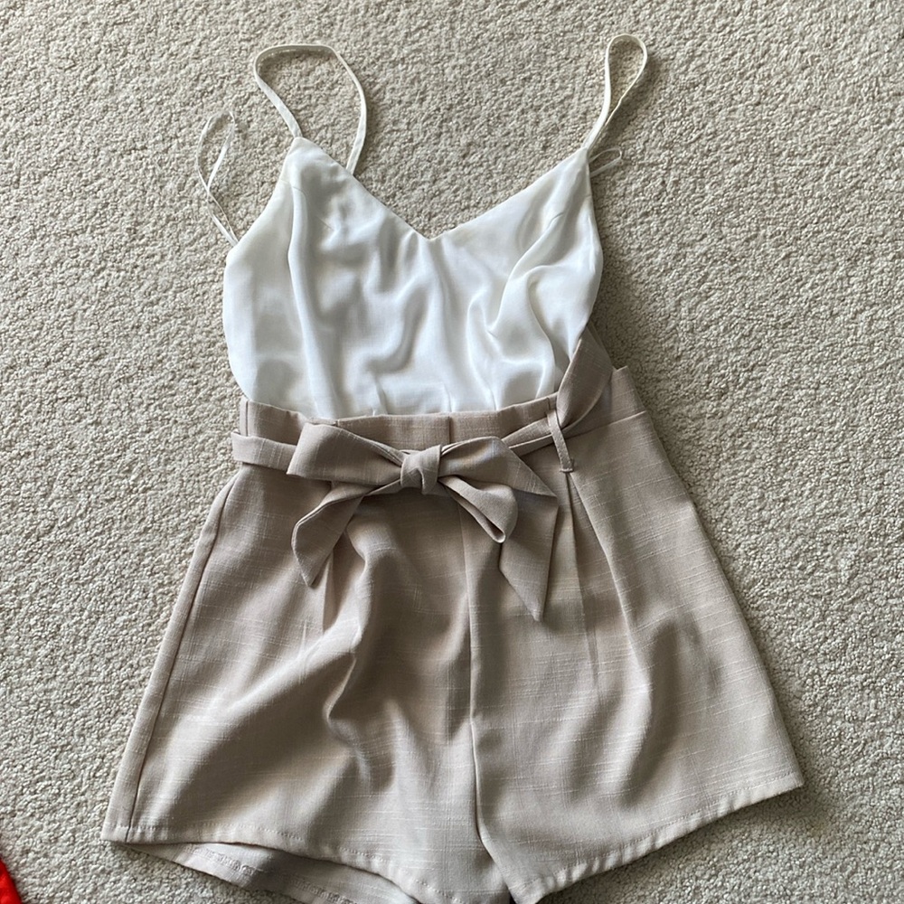 Shareen collections Australia romper size 8 fits like 0 or 2
